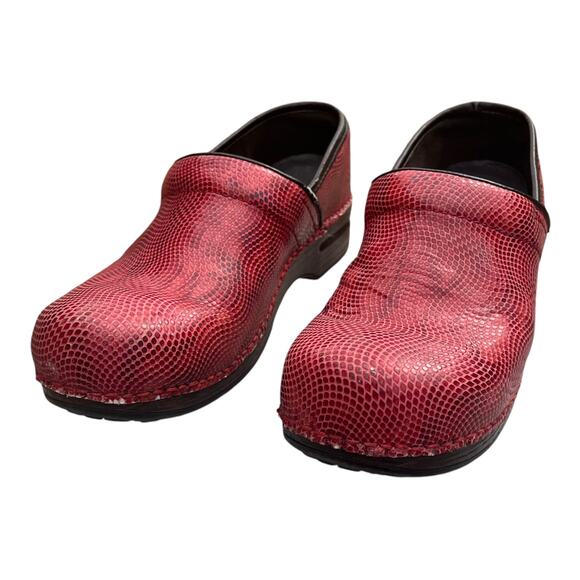 Dansko Pro XP 2.0 Clog Red Texture Size 41 Slip Resistant Nursing Professional - Picture 2 of 14